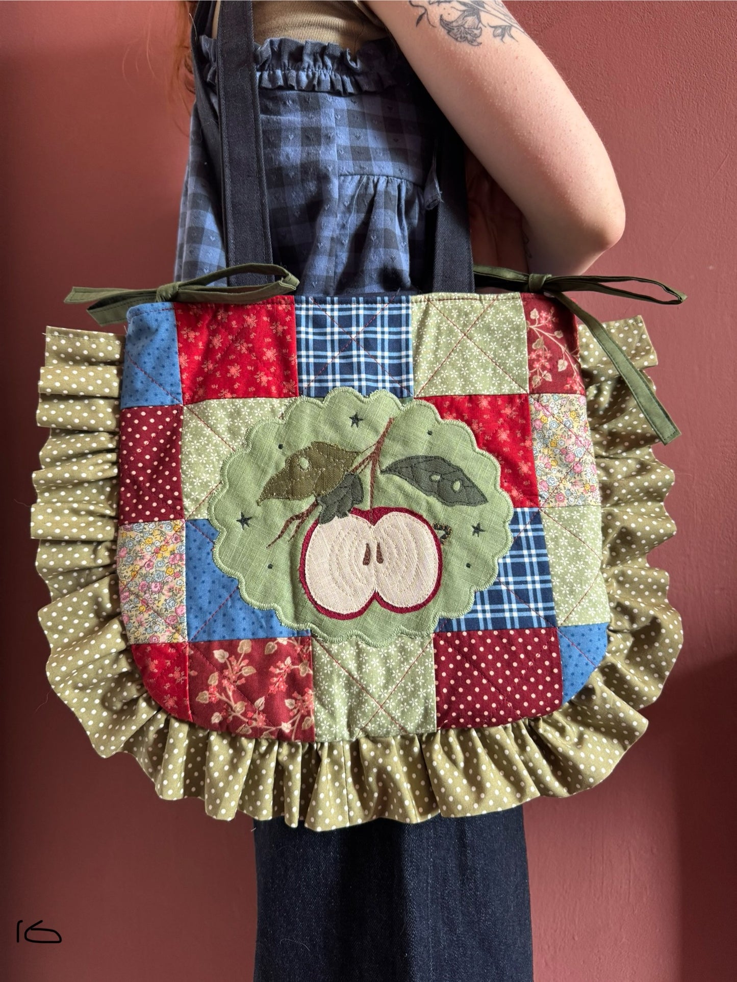 Frilly Patchwork Apple (16)
