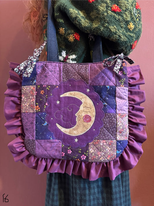 Quilted Frilly Moon(16)