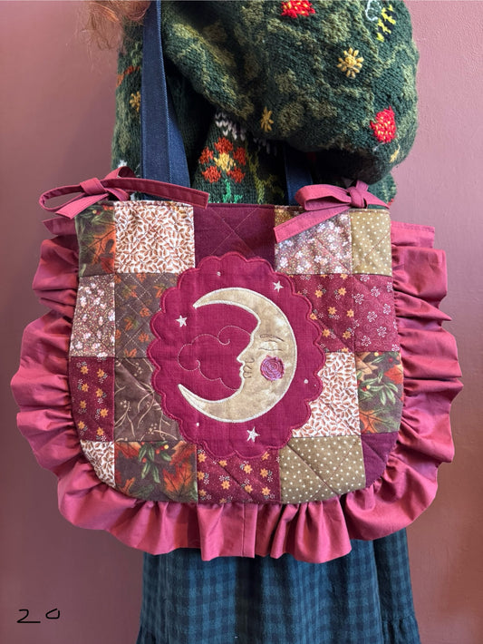 Quilted Frilly Moon(20)
